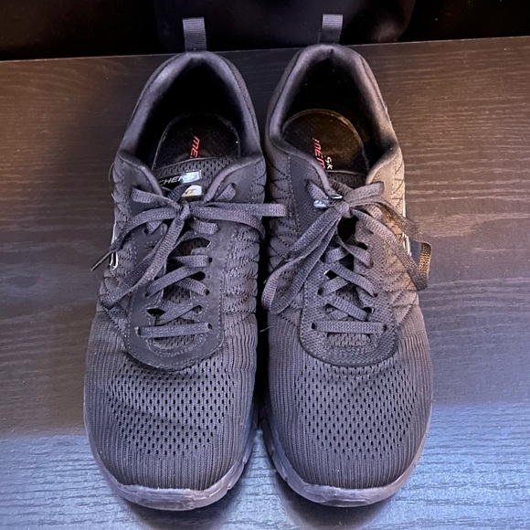 Skechers Black Quilted Memory Foam Tennis Shoes Size 9 - Picture 2 of 7